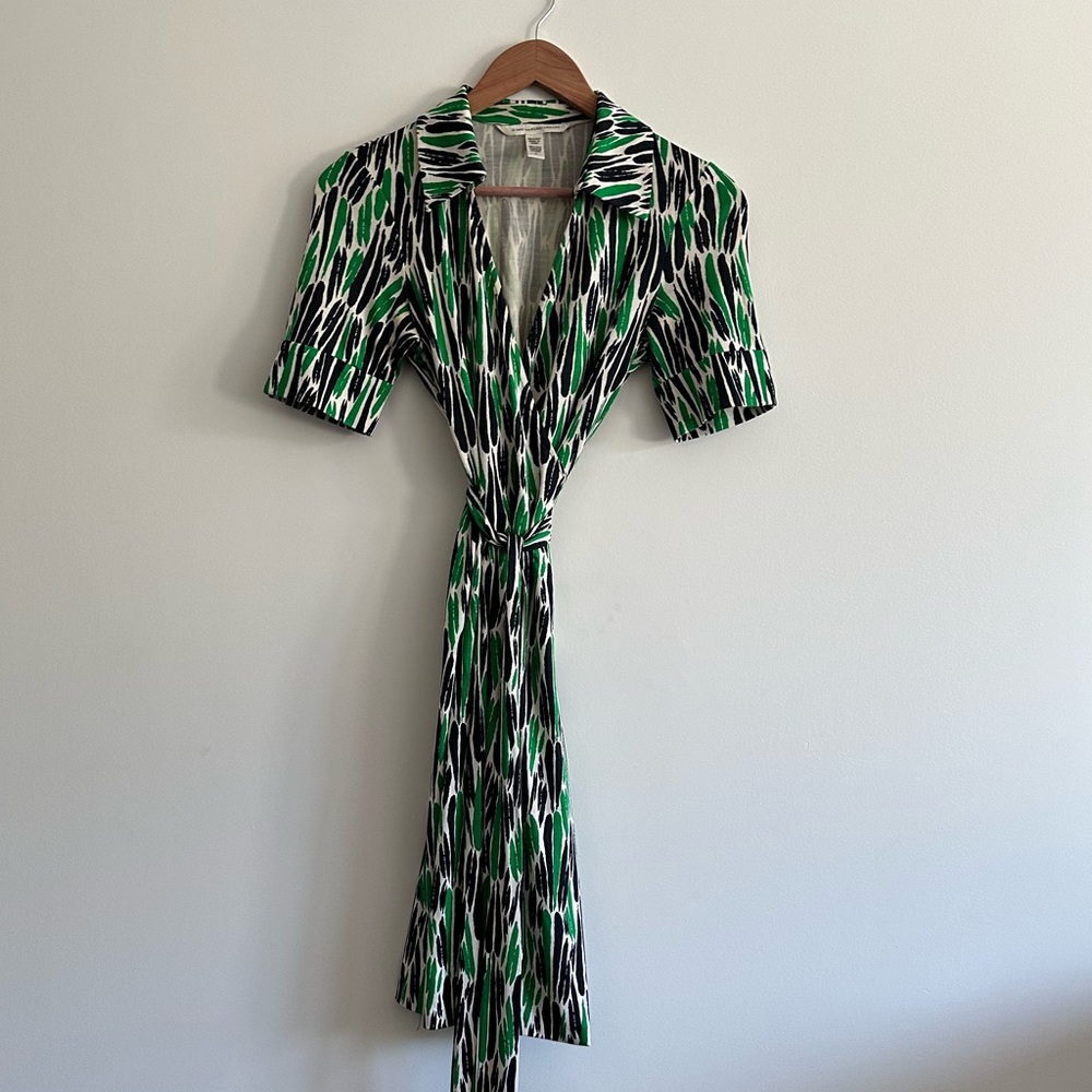 Vintage Diane Von Furstenberg (DVF) wrap dress | Size 8